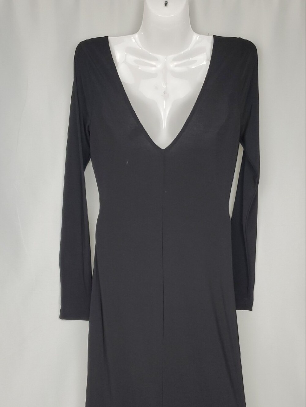 Windsor Black Body-hugging Long-Sleeve Maxi Gown - Picture 2 of 12